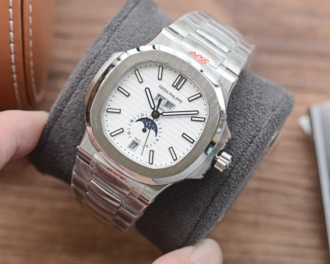 【High-end replica】💰2400! Patek Philippe Sporty Elegance Series 5726/1A-014 1. The structure of the case is the same as the original one. The hole on the case is beveled. When the screw is screwed in, it will move downward to tighten the front cover. The three-layer waterproof ring screw-in crown makes the case super waterproof. 2. The replica movement in the 3.0 era is modified to Cal.324 S QA LU 24 H movement 3. The steel strap has good texture, can be bent flexibly, and is comfortable to wear. It does not have the bending range of some versions on the market that is not enough to wear on small wrists, and the strap cannot be bent. The buckle is made of spring steel and has good elasticity. 4. Functions include three-hand time display, month and week calendar display, and moon phase 24h display. The functions are real and usable. The quick adjustment position of the month and week is different from other versions on the market and remains consistent with the original.